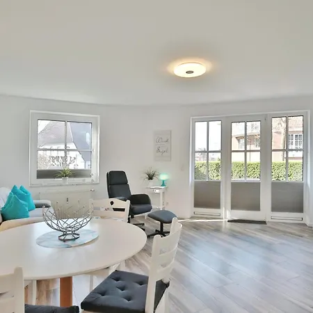 Haus Ostseeallee 2 4 Ostseeview * Niendorf (Timmendorfer Strand)